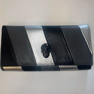 SONDRA ROBERTS SKULL CLUTCH